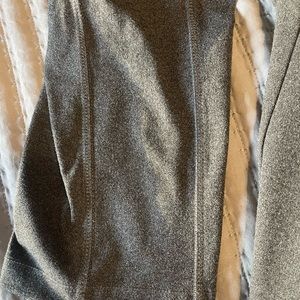 Cali Capri leggings (Carrie Underwood brand) size L Gray